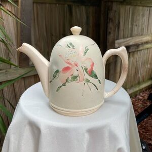Vintage Floral Teapot with Cover and Felt Cover